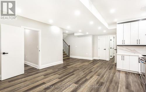 5 Baskerville Crescent, Toronto W08, ON - Indoor Photo Showing Kitchen