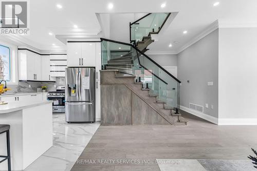 5 Baskerville Crescent, Toronto (Markland Wood), ON - Indoor