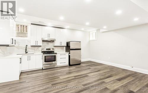 5 Baskerville Crescent, Toronto (Markland Wood), ON - Indoor Photo Showing Kitchen