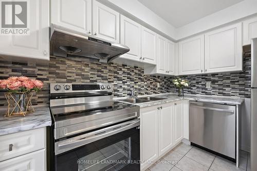 62 Ted Wray Circle, Toronto, ON - Indoor Photo Showing Kitchen With Double Sink With Upgraded Kitchen