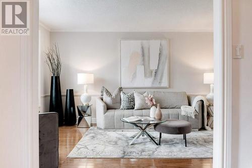 2182 Maplewood Drive, Burlington, ON - Indoor Photo Showing Living Room