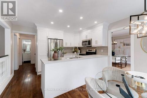 2182 Maplewood Drive, Burlington, ON - Indoor Photo Showing Kitchen With Upgraded Kitchen