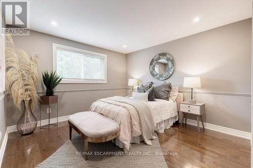2182 Maplewood Drive, Burlington, ON - Indoor Photo Showing Bedroom