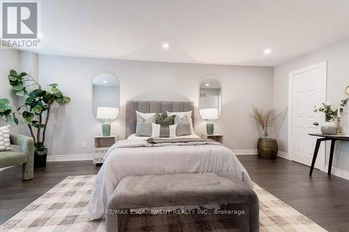 2182 Maplewood Drive, Burlington, ON - Indoor Photo Showing Bedroom