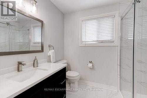 2182 Maplewood Drive, Burlington, ON - Indoor Photo Showing Bathroom