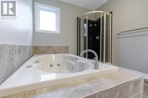 16855 County Rd 18 Road, South Stormont, ON - Indoor Photo Showing Bathroom