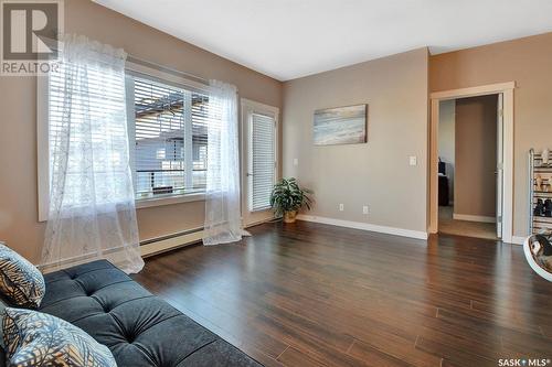 306 714 Hart Road, Saskatoon, SK - Indoor Photo Showing Living Room