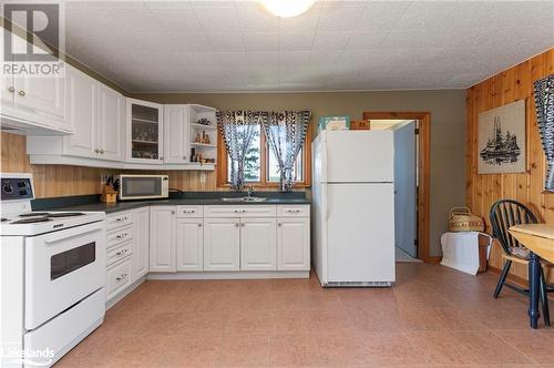 Guest Cottage - 1 B721 Island, Parry Sound, ON - Indoor Photo Showing Kitchen With Double Sink