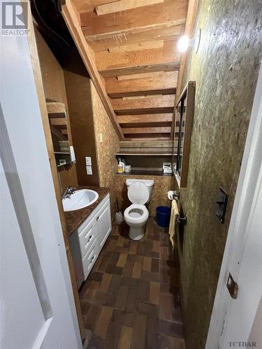 77 Federal St, Kirkland Lake, ON - Indoor Photo Showing Bathroom