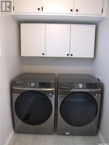 211 2Nd Street W, Leader, SK - Indoor Photo Showing Laundry Room