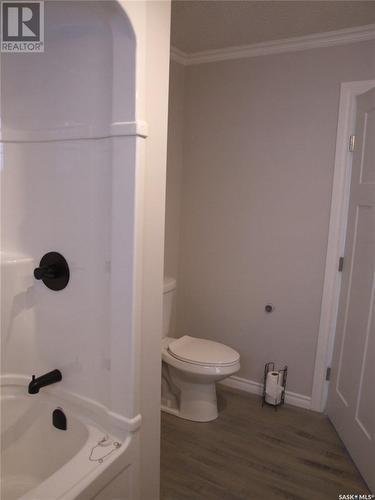 211 2Nd Street W, Leader, SK - Indoor Photo Showing Bathroom