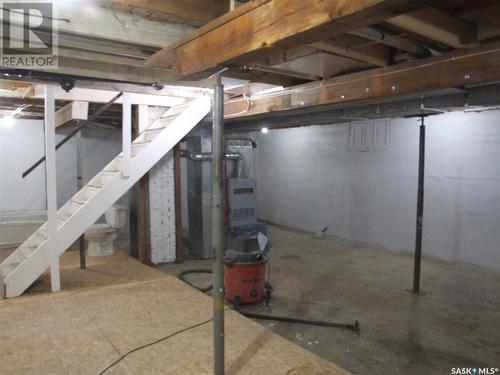 211 2Nd Street W, Leader, SK - Indoor Photo Showing Basement