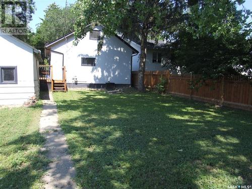 211 2Nd Street W, Leader, SK - Outdoor