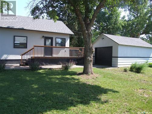 211 2Nd Street W, Leader, SK - Outdoor With Deck Patio Veranda