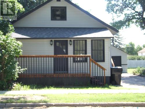 211 2Nd Street W, Leader, SK - Outdoor With Deck Patio Veranda