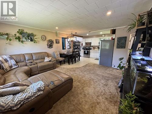 3445 Ponderosa Place, Williams Lake, BC - Indoor Photo Showing Living Room