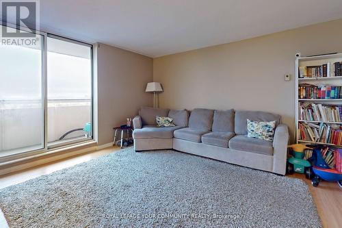 1210 - 80 Inverlochy Boulevard, Markham (Royal Orchard), ON - Indoor Photo Showing Living Room