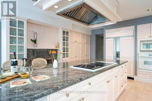 287 Estate Court, Midland, ON - Indoor Photo Showing Kitchen With Double Sink With Upgraded Kitchen