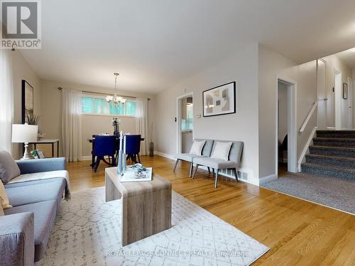 17 Panmure Crescent, Toronto E09, ON - Indoor Photo Showing Living Room