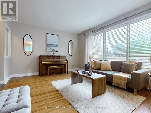 17 Panmure Crescent, Toronto E09, ON - Indoor Photo Showing Living Room
