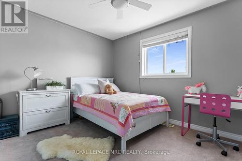 3 Muscat Drive, Grimsby, ON - Indoor Photo Showing Bedroom