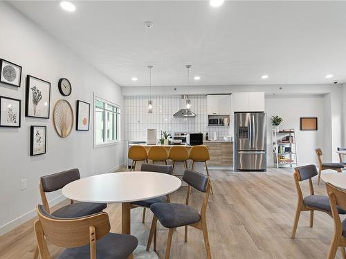 108-4820 Cedar Ridge Pl, Nanaimo, BC - Indoor Photo Showing Dining Room