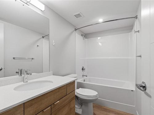 108-4820 Cedar Ridge Pl, Nanaimo, BC - Indoor Photo Showing Bathroom