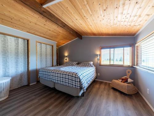 4609 Kamloops Shuswap Road, Kamloops, BC - Indoor Photo Showing Bedroom