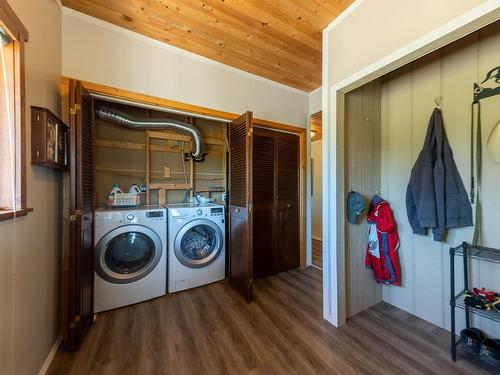 4609 Kamloops Shuswap Road, Kamloops, BC - Indoor Photo Showing Laundry Room
