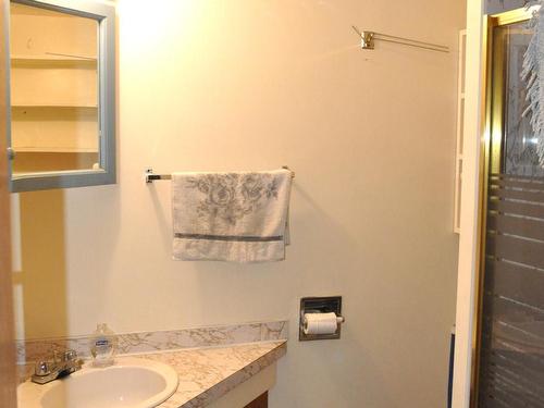 884 Desmond Street, Kamloops, BC - Indoor Photo Showing Bathroom