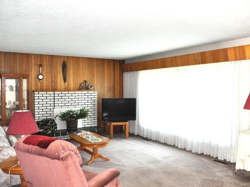 884 Desmond Street, Kamloops, BC - Indoor Photo Showing Living Room With Fireplace
