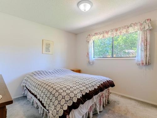 310 Cinnibar Crt, Logan Lake, BC - Indoor Photo Showing Bedroom