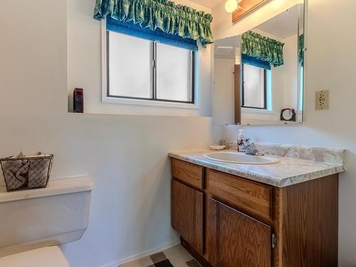 310 Cinnibar Crt, Logan Lake, BC - Indoor Photo Showing Bathroom