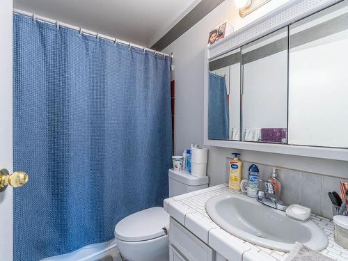 416 Waddington Drive, Kamloops, BC - Indoor Photo Showing Bathroom