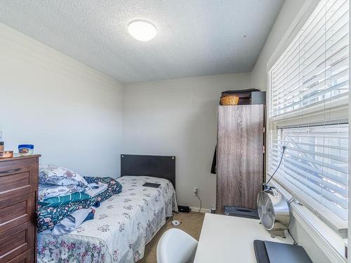 416 Waddington Drive, Kamloops, BC - Indoor Photo Showing Bedroom