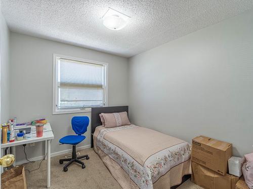 416 Waddington Drive, Kamloops, BC - Indoor Photo Showing Bedroom