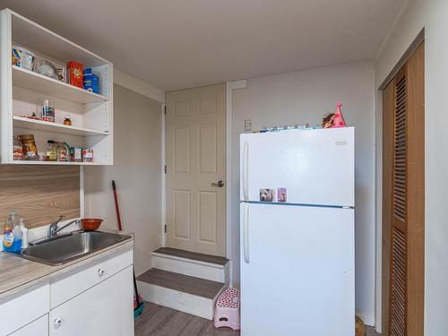 416 Waddington Drive, Kamloops, BC - Indoor Photo Showing Kitchen