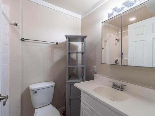 416 Waddington Drive, Kamloops, BC - Indoor Photo Showing Bathroom