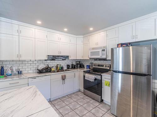 416 Waddington Drive, Kamloops, BC - Indoor Photo Showing Kitchen With Double Sink