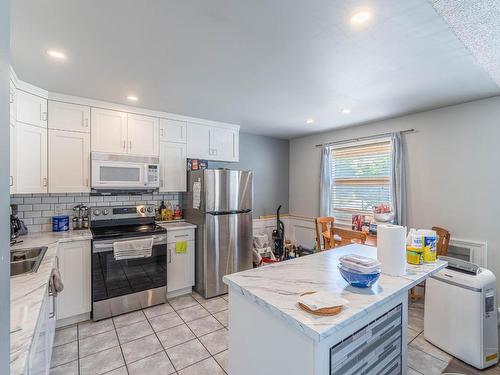 416 Waddington Drive, Kamloops, BC - Indoor Photo Showing Kitchen