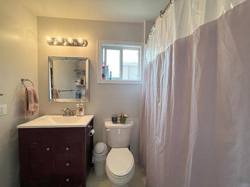 54-1605 Summit Drive, Kamloops, BC - Indoor Photo Showing Bathroom