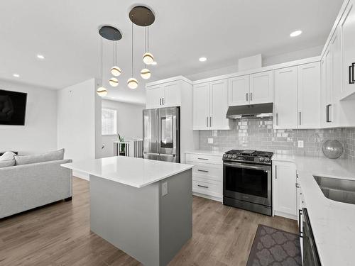 101-1799 Babine Ave, Kamloops, BC - Indoor Photo Showing Kitchen With Upgraded Kitchen