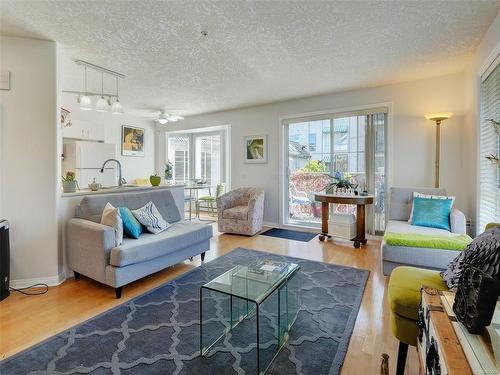 203-3133 Tillicum Rd, Saanich, BC - Indoor Photo Showing Living Room