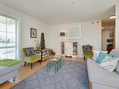 203-3133 Tillicum Rd, Saanich, BC - Indoor Photo Showing Living Room