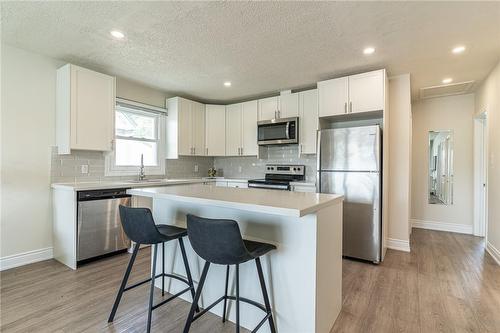 609 Mohawk Road E, Hamilton, ON - Indoor Photo Showing Kitchen With Upgraded Kitchen