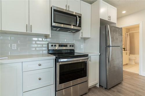 609 Mohawk Road E, Hamilton, ON - Indoor Photo Showing Kitchen With Upgraded Kitchen