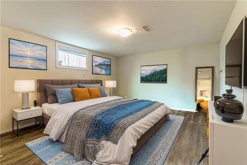 609 Mohawk Road E, Hamilton, ON - Indoor Photo Showing Bedroom