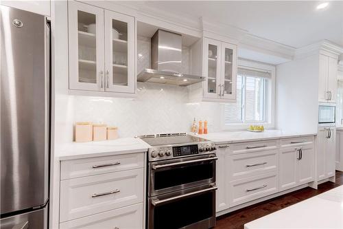 55 Culham Street, Oakville, ON - Indoor Photo Showing Kitchen With Stainless Steel Kitchen With Upgraded Kitchen