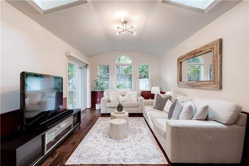 55 Culham Street, Oakville, ON - Indoor Photo Showing Living Room