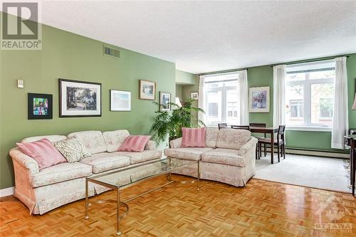 215 Somerset Street W Unit#202, Ottawa, ON - Indoor Photo Showing Living Room